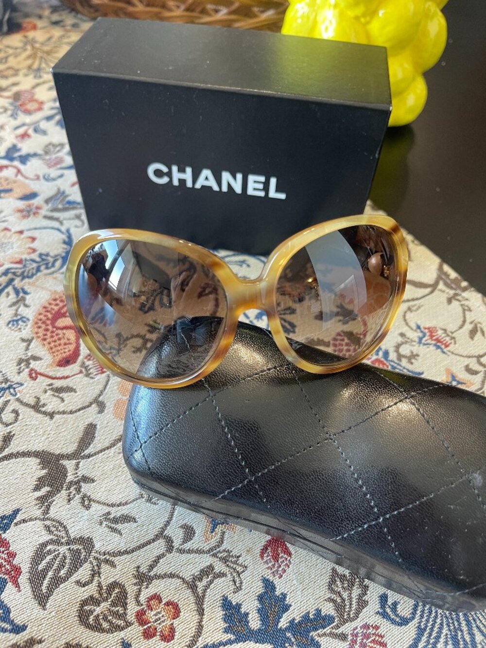 NWT NIB CHANEL TORTOISE SHELL SUNGLASSES WITH PEARL INSET OVERSIZED